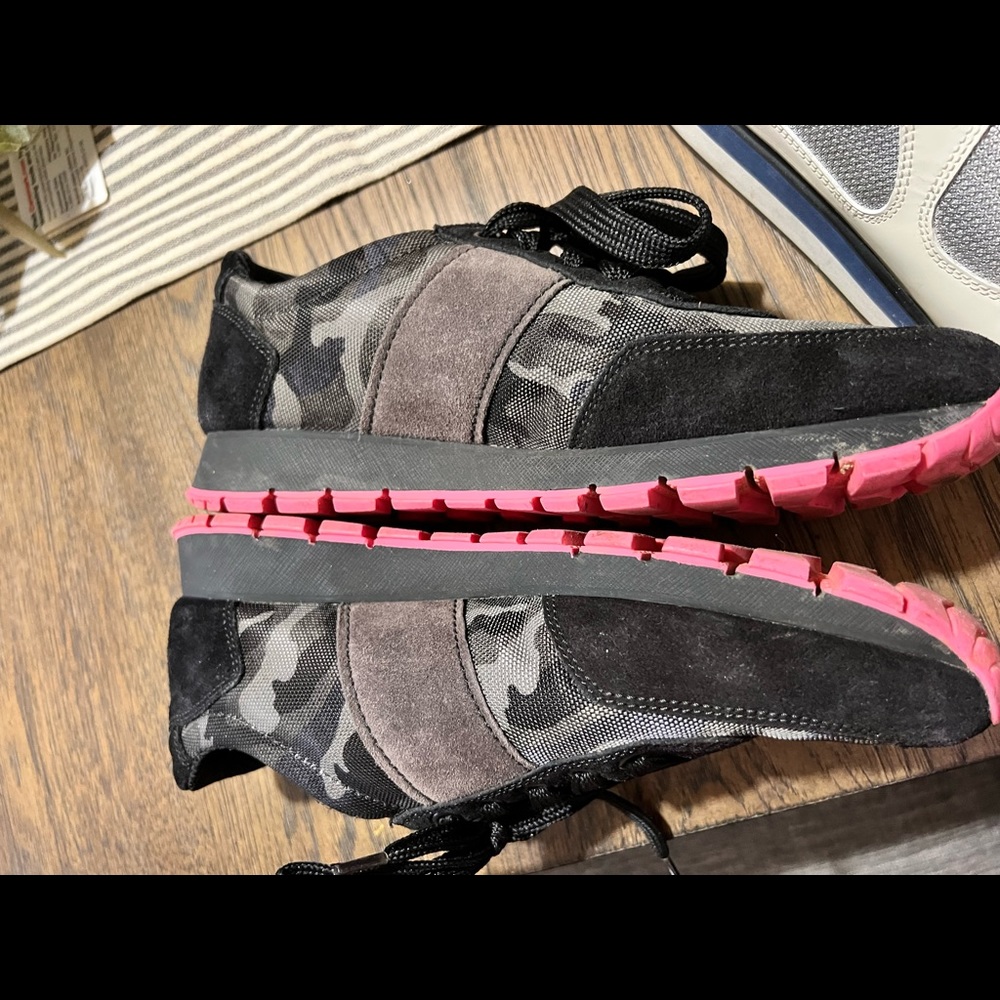 Prada sneakers size 39 - Picture 5 of 8